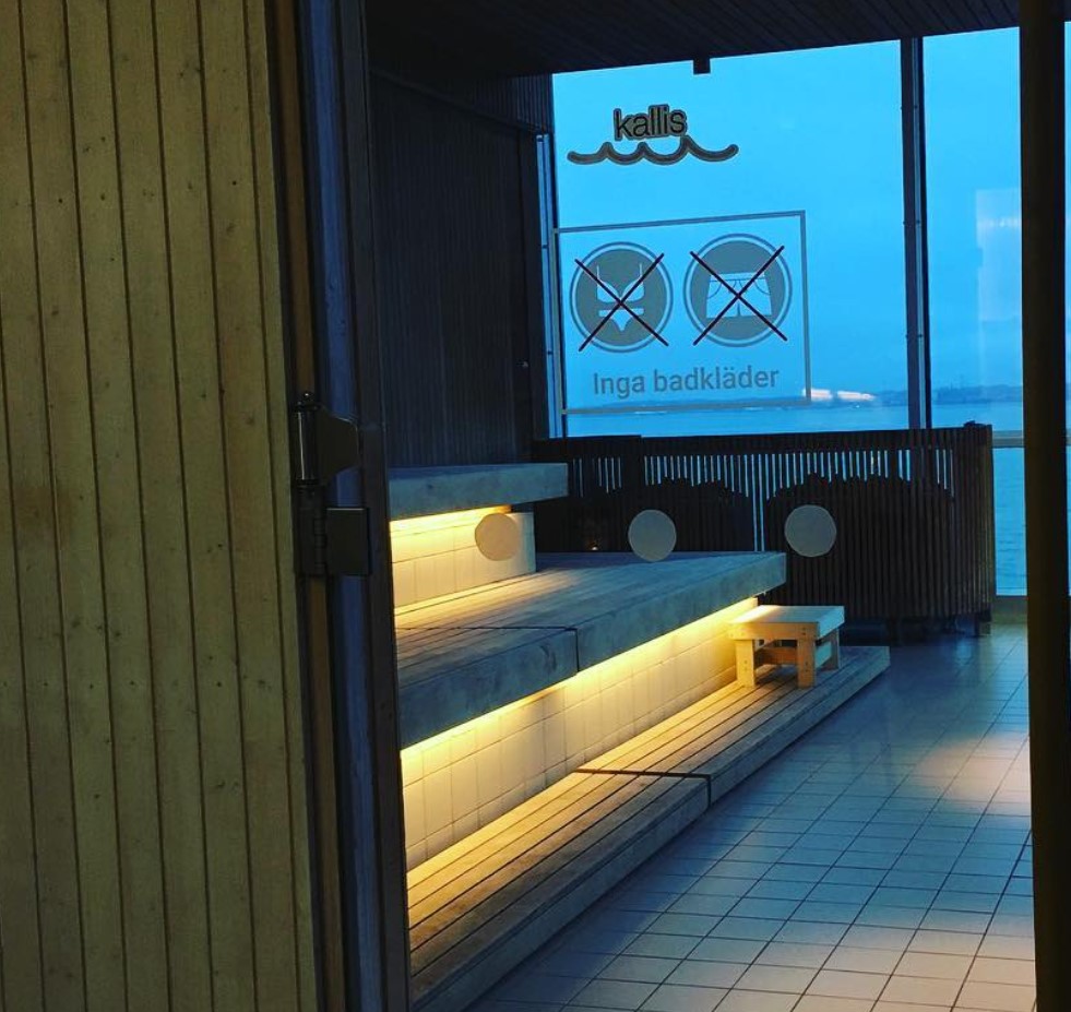 Norra kallbadhuset i Helsingborg har en bastu med milsvid utsikt över Öresund
